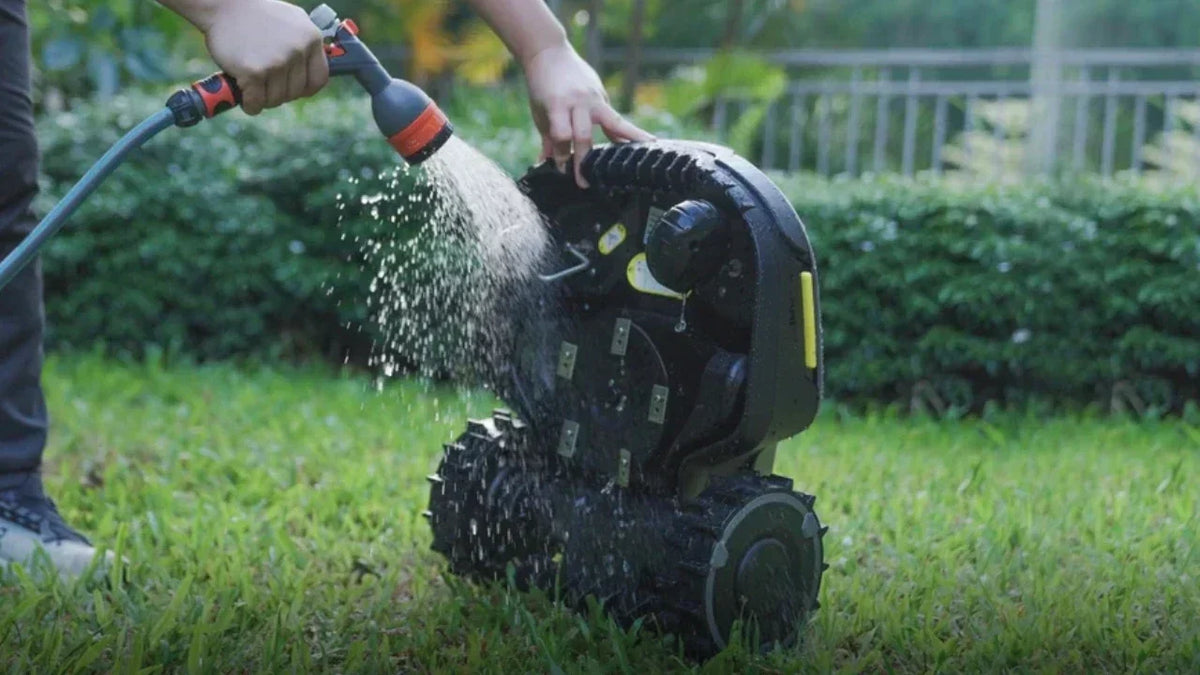 rengöra robotgräsklippare